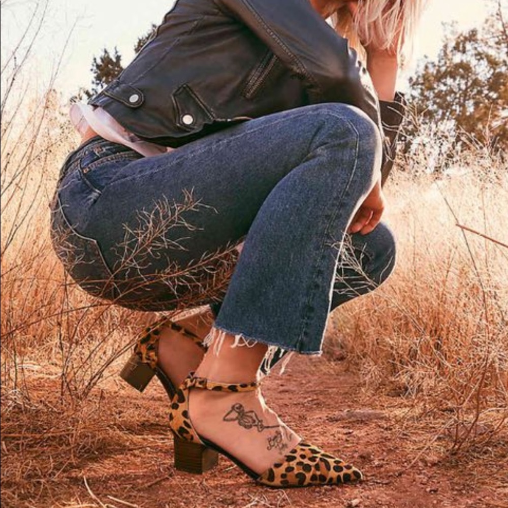NEW Women’s Crown Vintage Valentina Pump- Leopard Print, Size 6M
